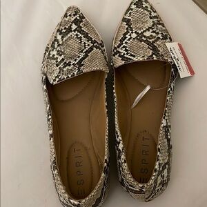 Esprit Black and White Flats with Classic Design